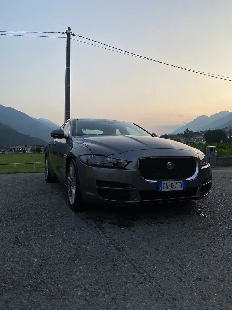 Jaguar XE - 1
