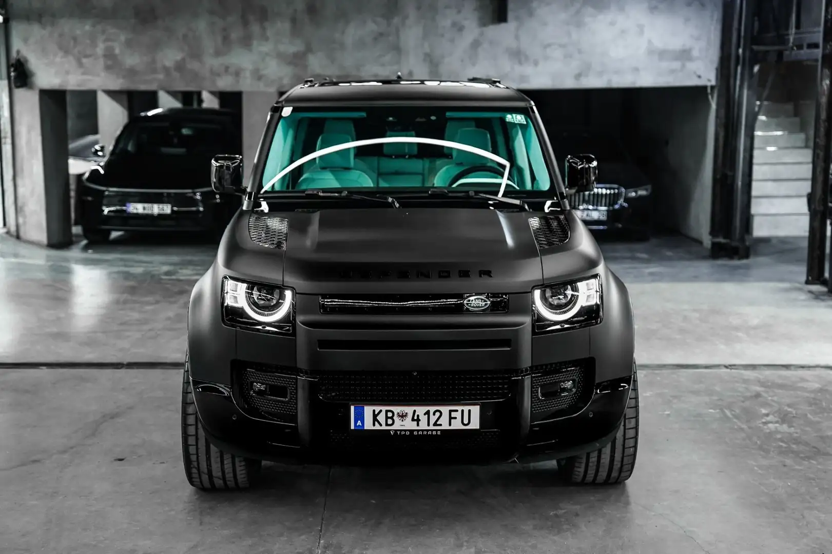 Land Rover Defender 110 P300e S - 1