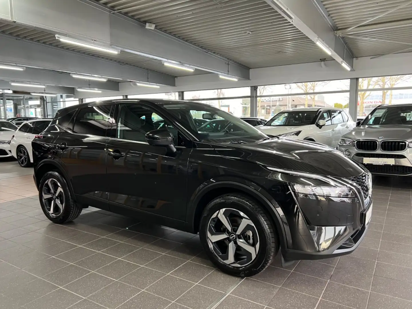 Nissan Qashqai 1.3 Connecta LED+KEYLESS+360°+ACC+VC. Schwarz - 2