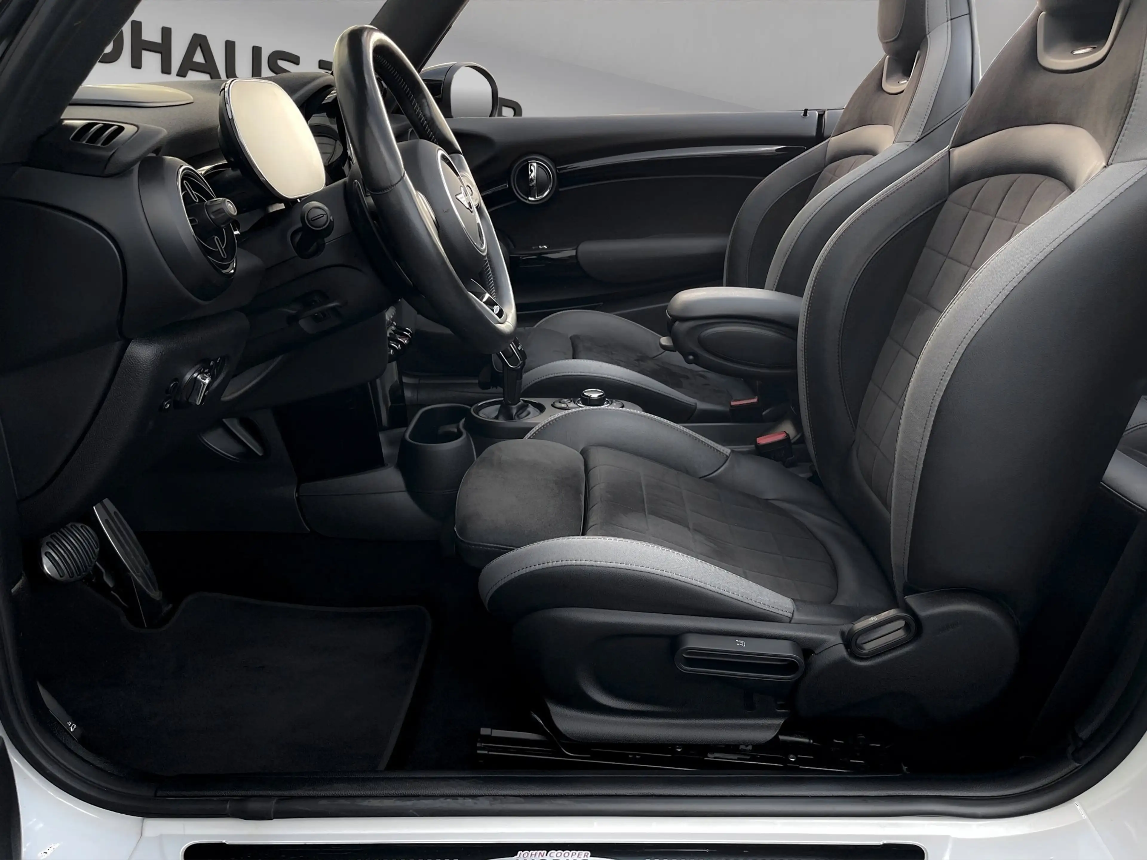MINI John Cooper Works Cabrio John Cooper Works Cabrio — photo 9