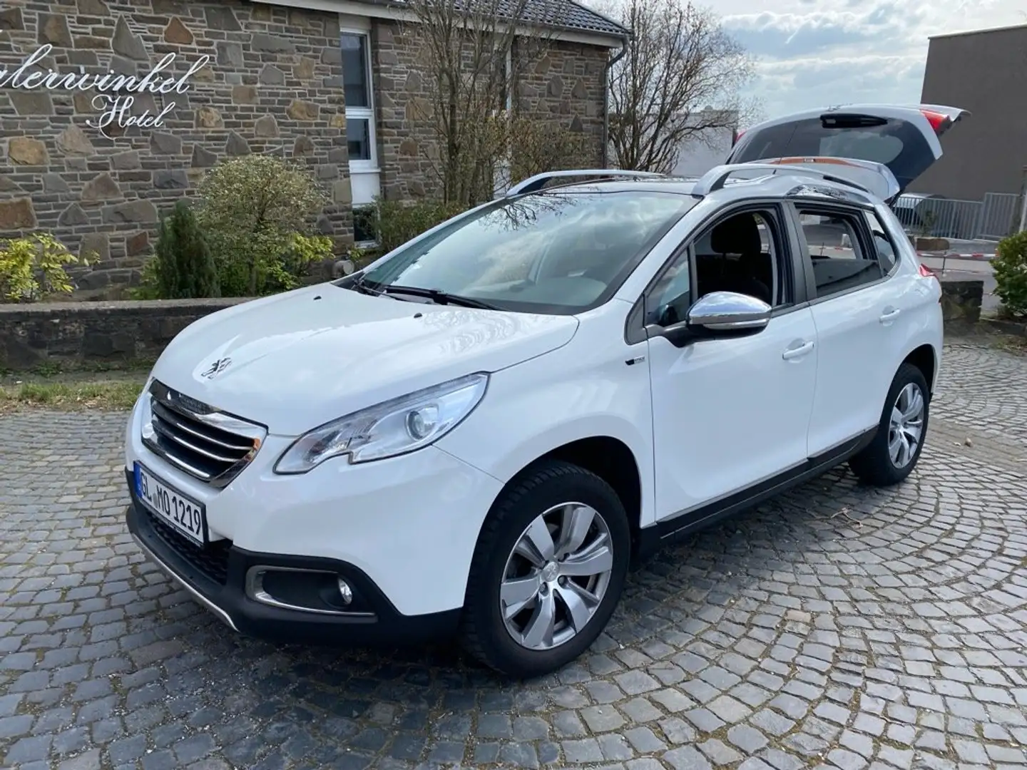 Peugeot 2008 2008 PureTech 82 Style Weiß - 2