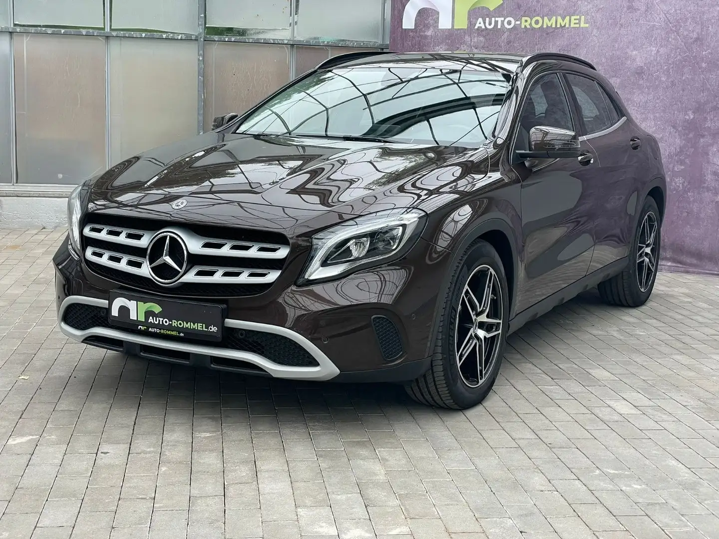 Mercedes-Benz GLA 200 CDI 4-matic Style LED Assistent Parklenk Brown - 1
