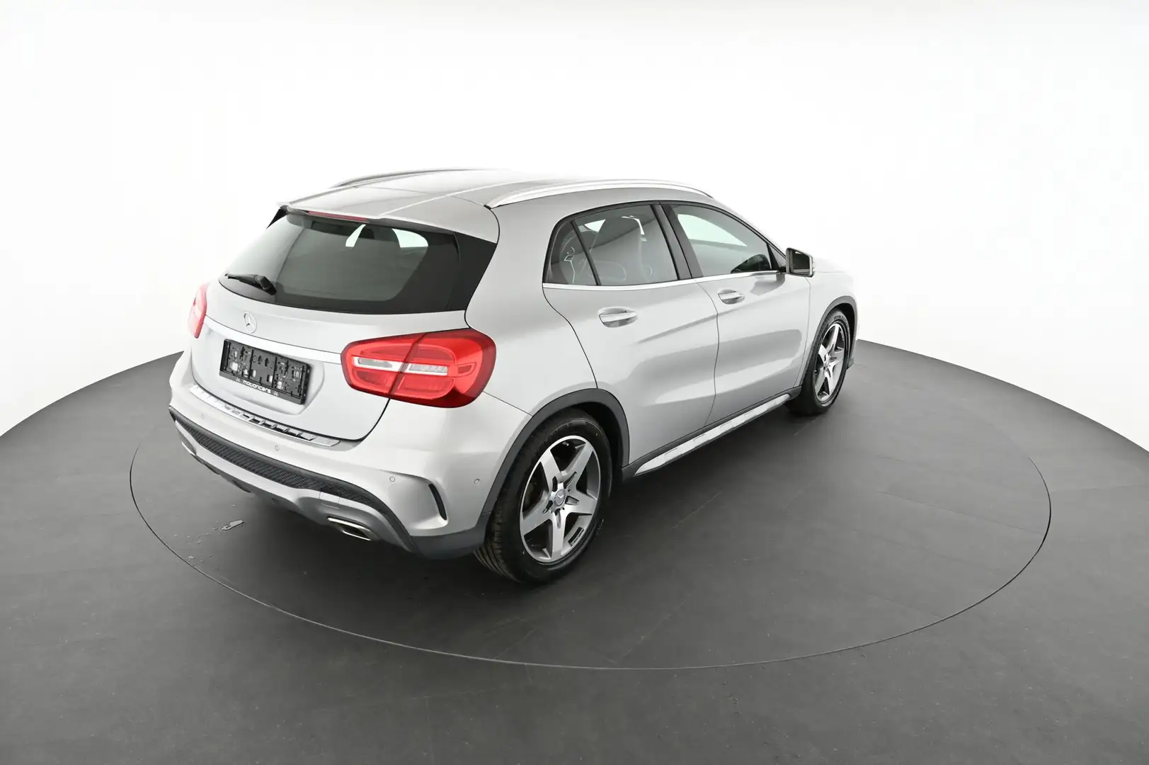 Mercedes-Benz GLA 250 4-Matic AMG Line Pickerl NEU Silber - 2