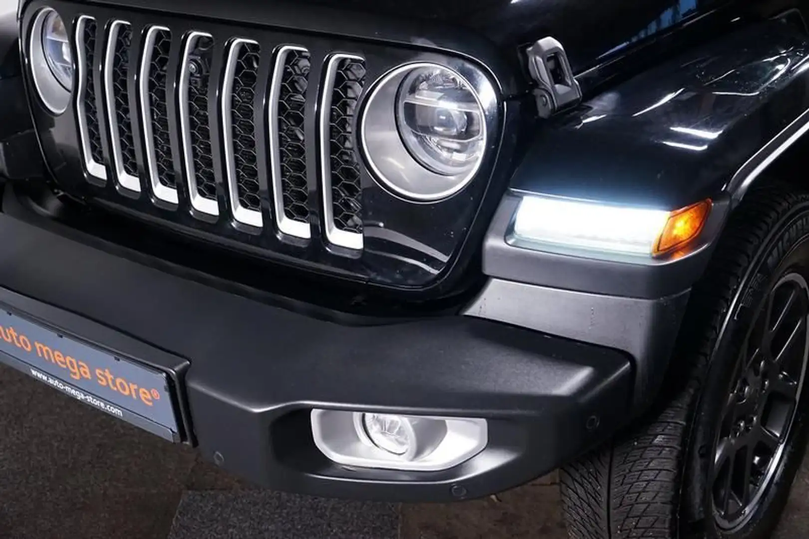 Jeep Gladiator 3.0 V6 MultiJet AWD Overland Aut.*Offr Schwarz - 2
