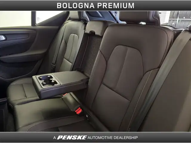 Volvo XC40 view 15