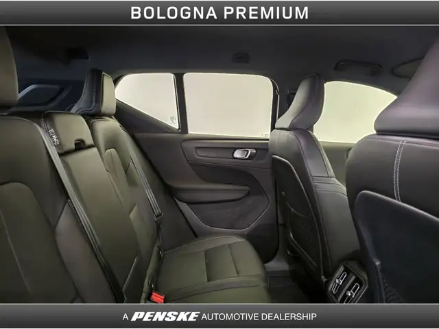 Volvo XC40 view 5