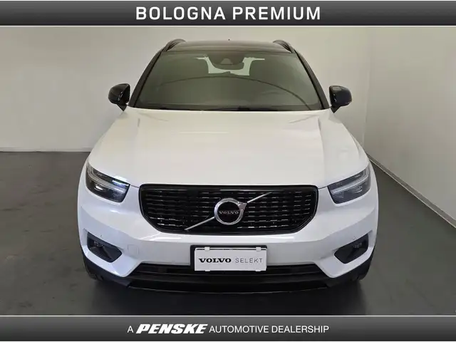 Volvo XC40 view 8