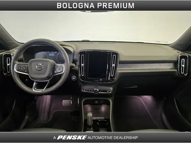 Volvo XC40 view 4