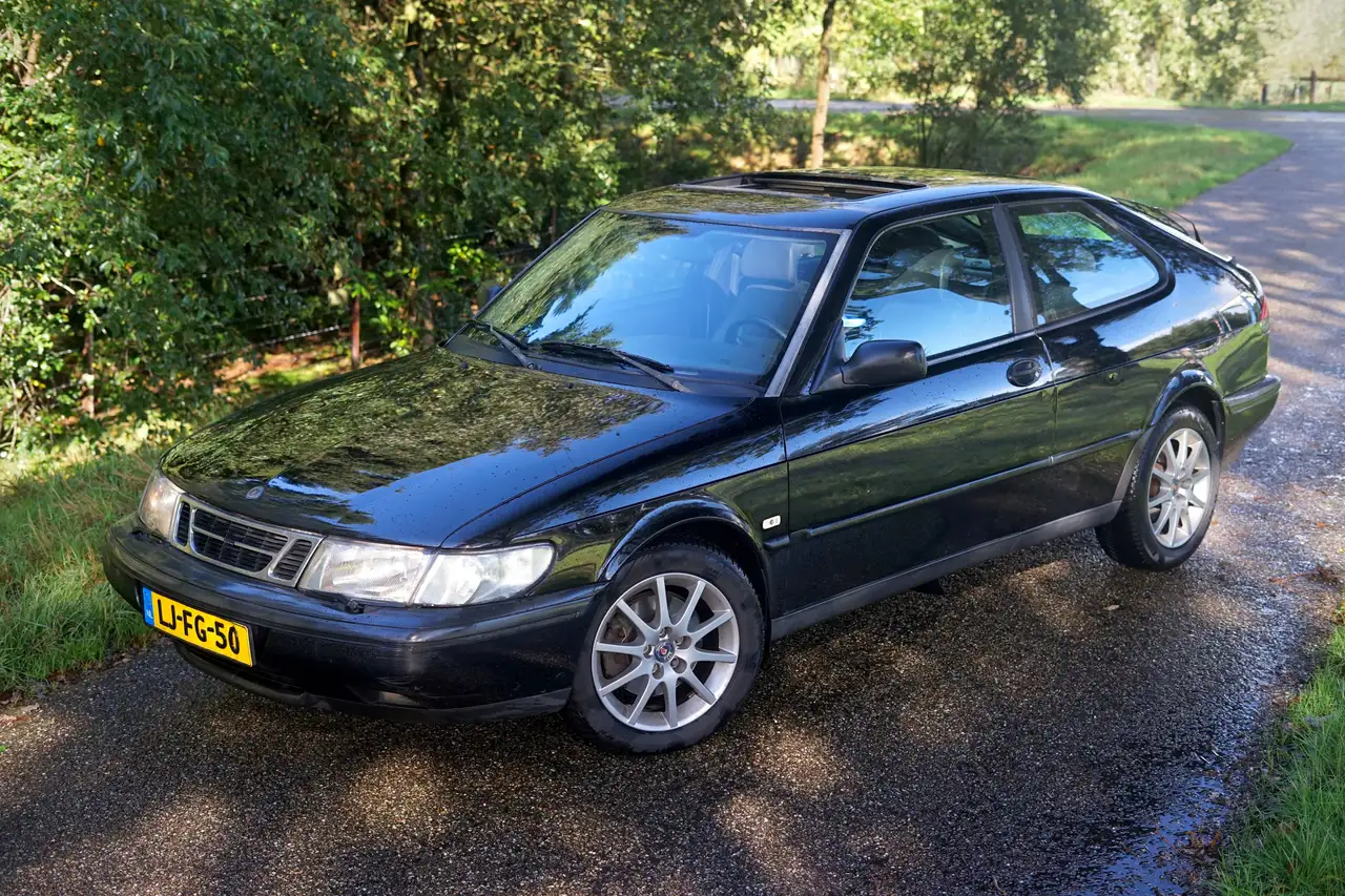 Saab 900
