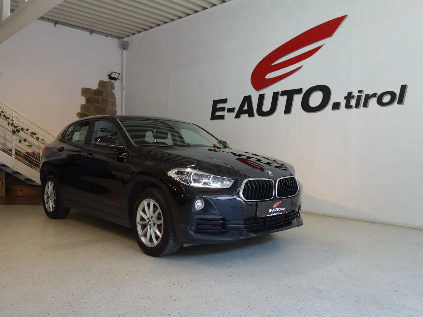 BMW X2 16d Aut. *ANHÄNGEVORR. *KAMERA *LED *NEUWERTIG Schwarz - 1