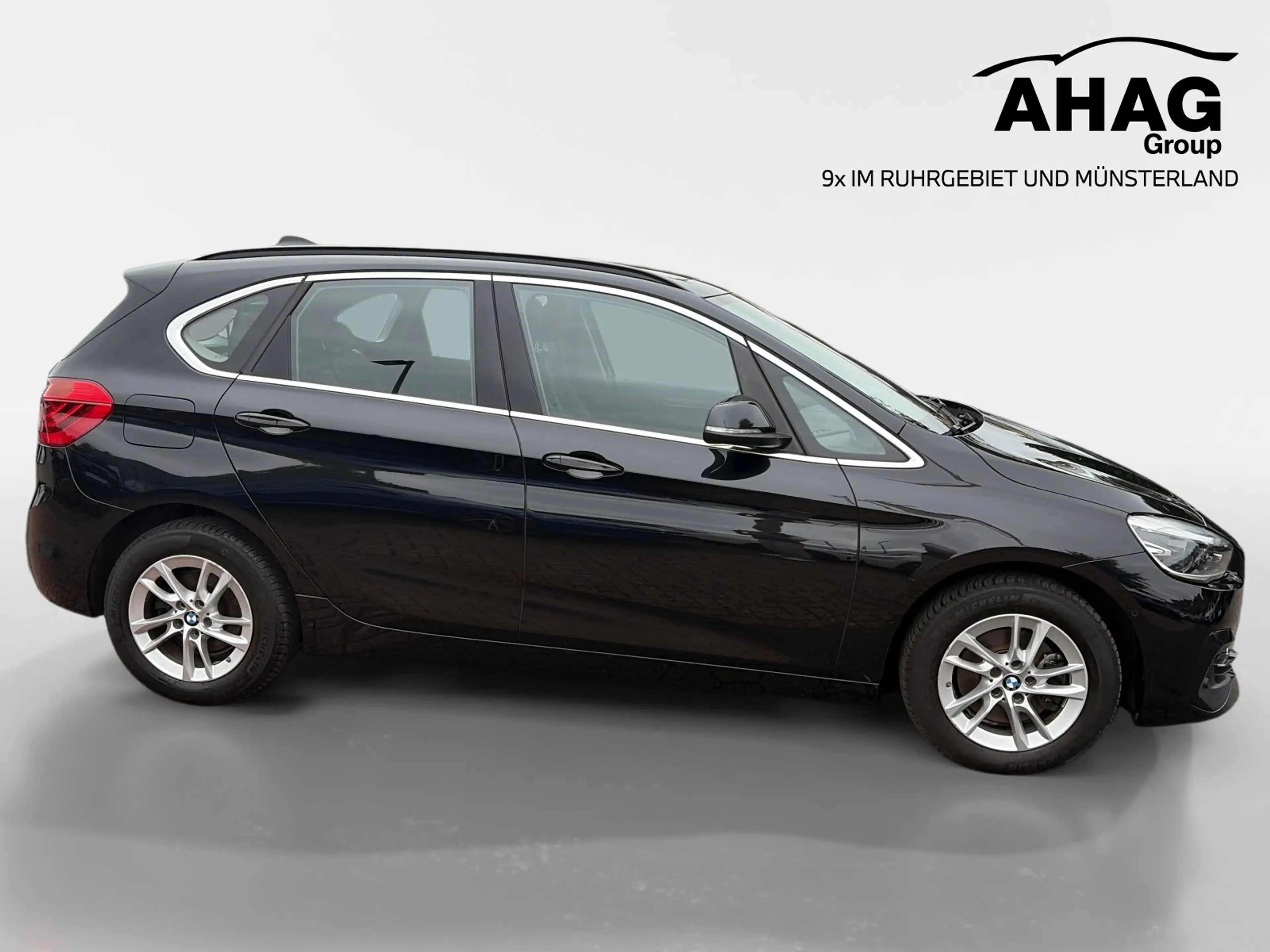 BMW 220 i Active Tourer Luxury Line — photo 3