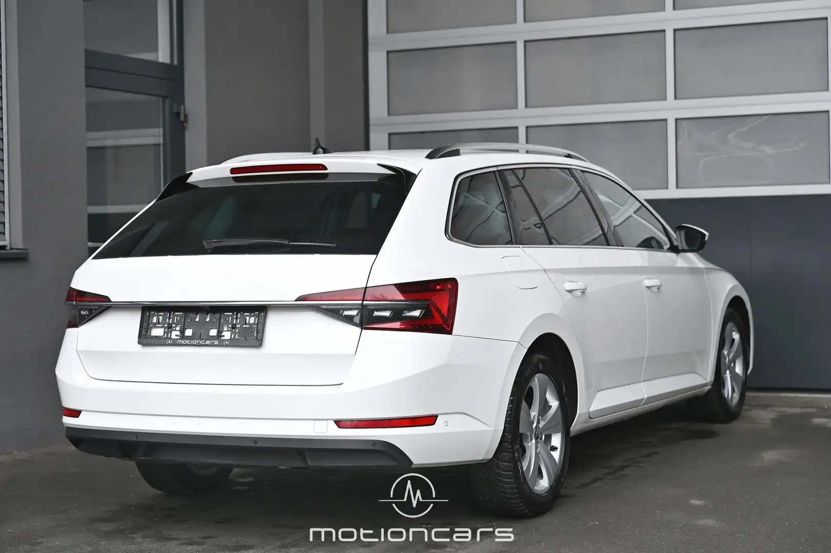 Skoda Superb 2.0 TDI Style Pickerl NEU Weiß - 2