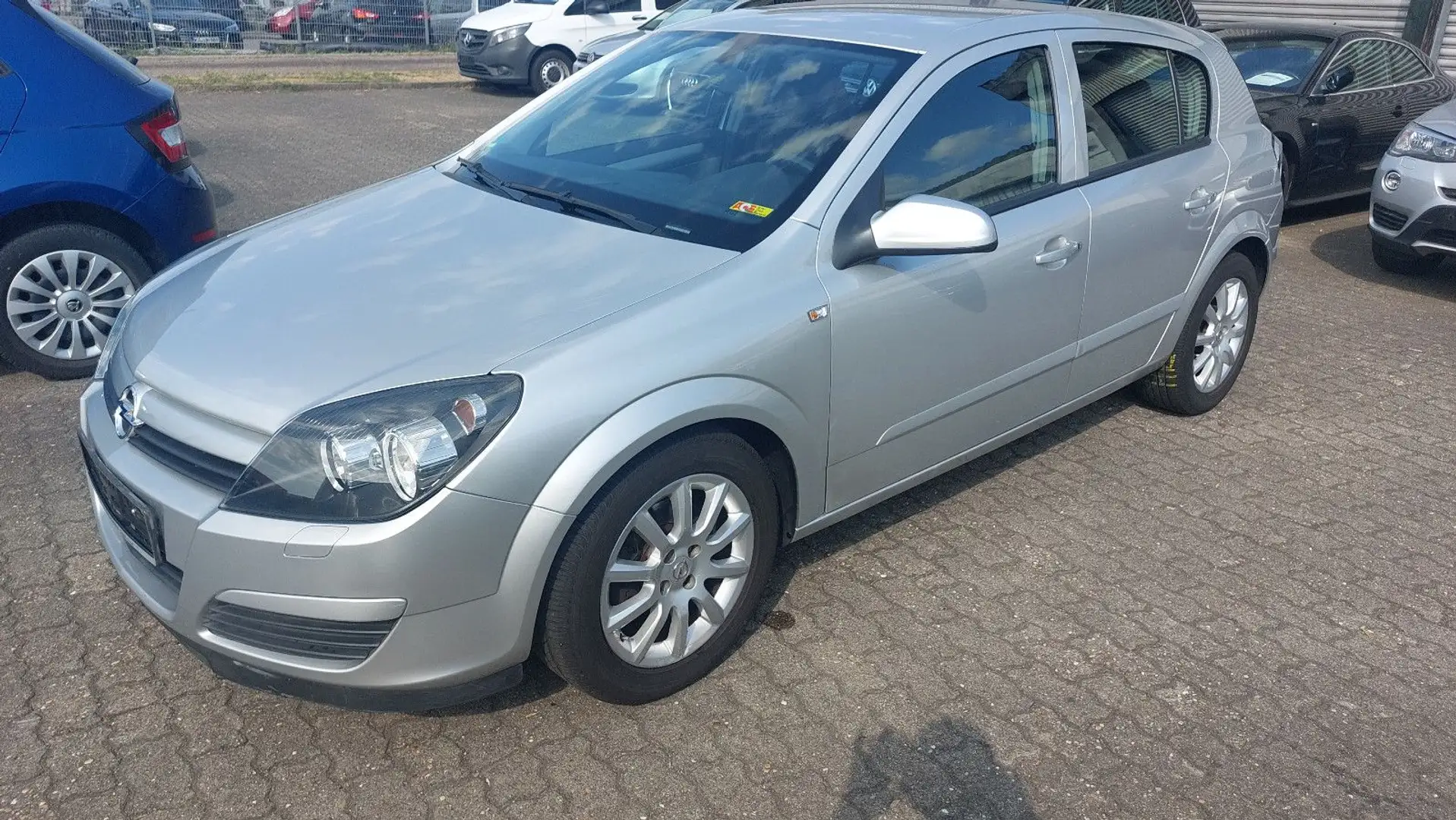 Opel Astra H Lim. Edition Silber - 1