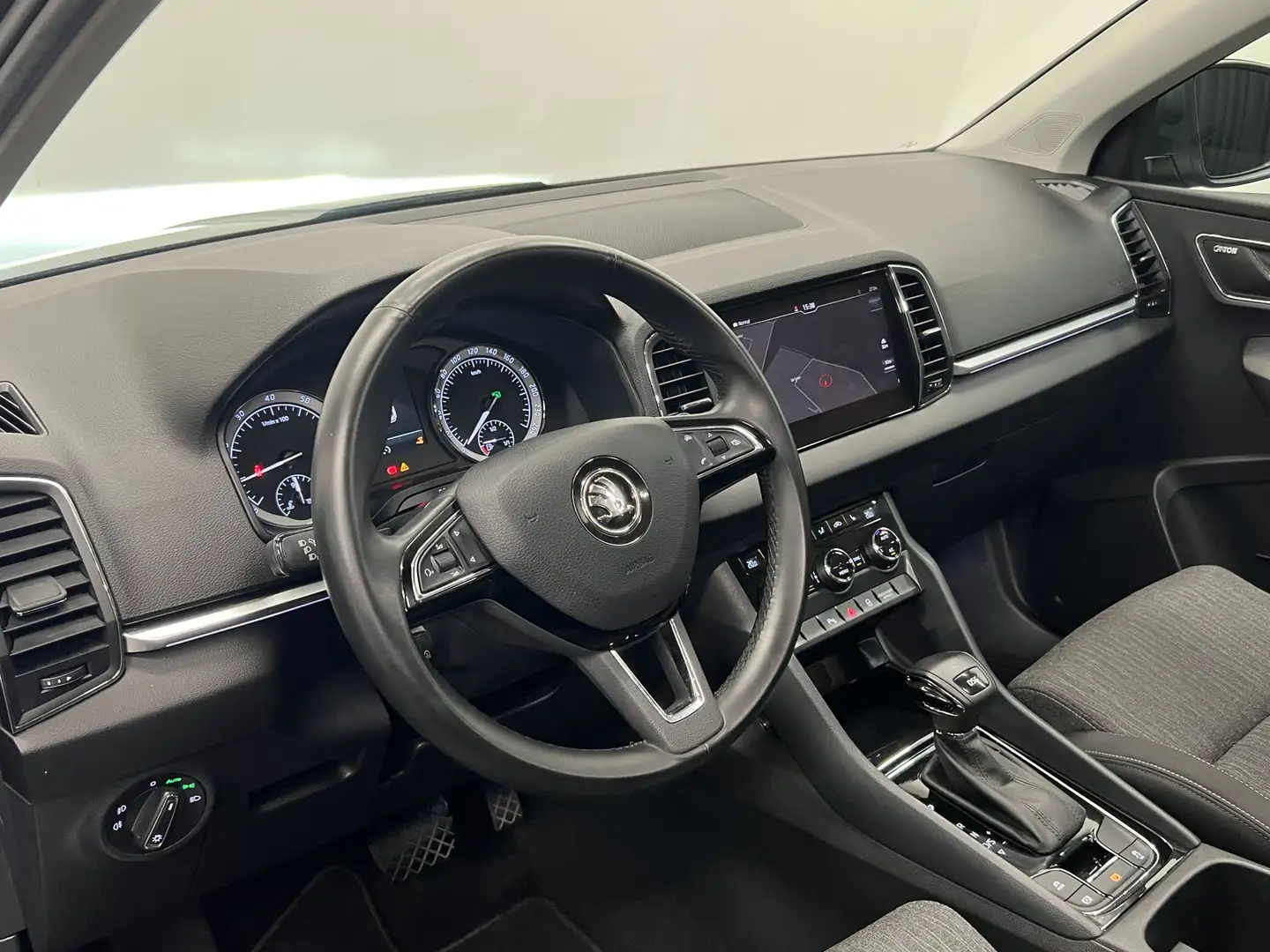 Skoda Karoq 1.5 TSI ACT Style Business | PANORAMADAK | TREKHAA Grijs - 2