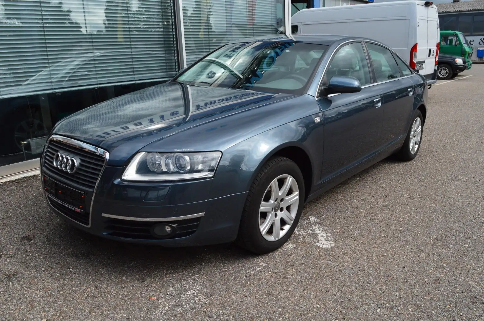 Audi A6 Lim. 2.4 Blau - 2