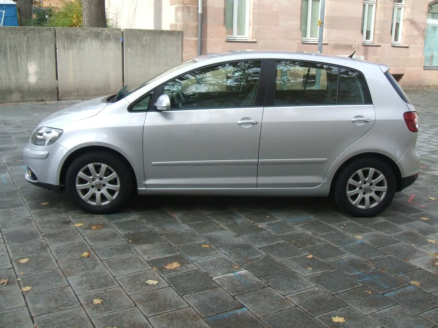 Volkswagen Golf Plus 1,6*KLIMA*1.Hand*WENIG-KM*auf-w. TÜV-ALLES-NEU Silber - 1