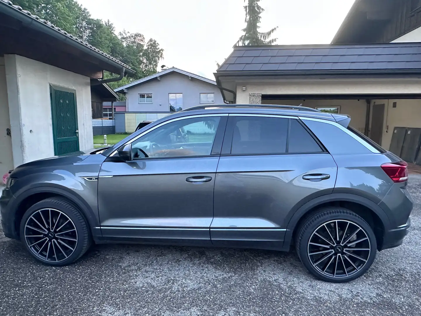 Volkswagen T-Roc 1,5 TSI ACT Design DSG Grau - 2