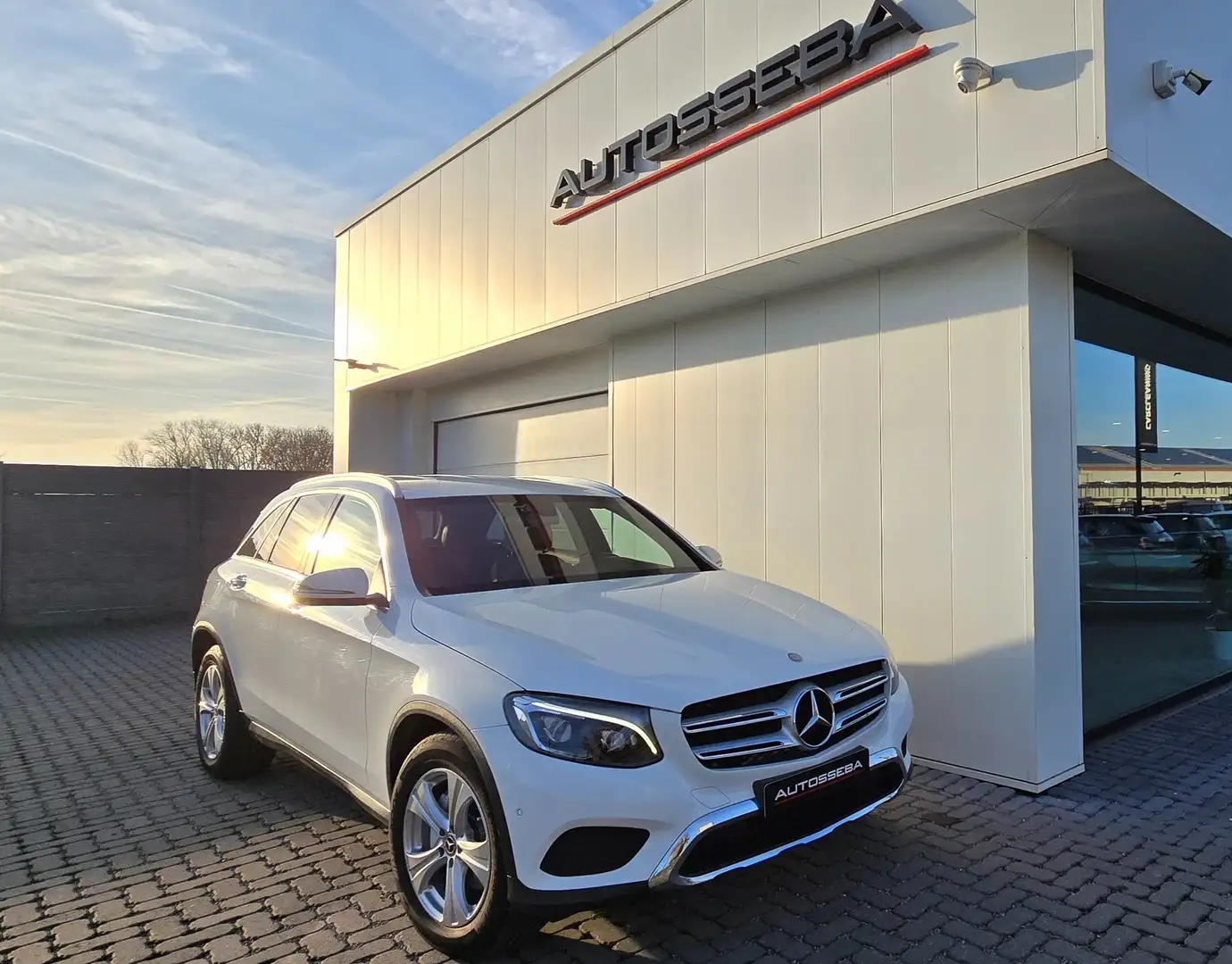 Mercedes-Benz GLC 250 4-Matic Launch Edition Blanc - 1
