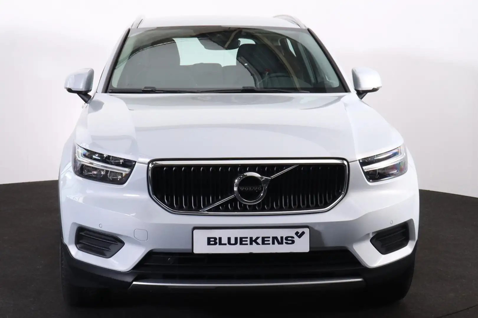 Volvo XC40 B3 Momentum Business - IntelliSafe Assist & Surrou Zilver - 2