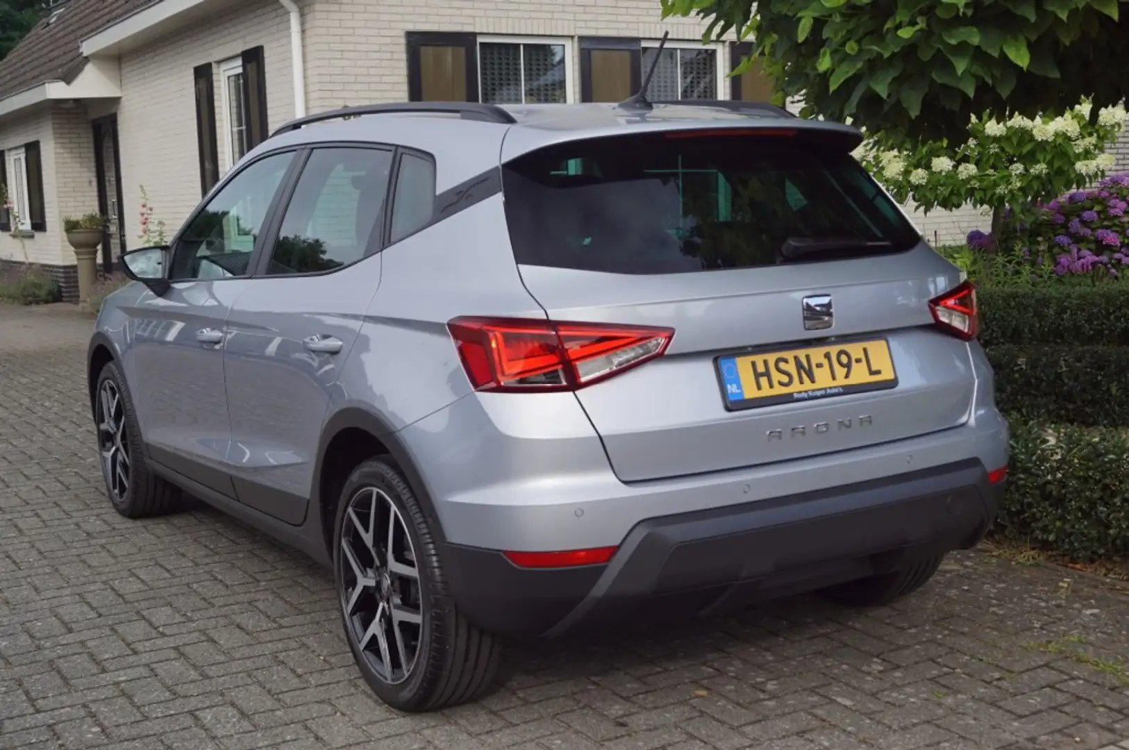 SEAT Arona 1.0 TSI (110pk) LED/Beats/Camera/ACC/18 inch/Keyle Argento - 2