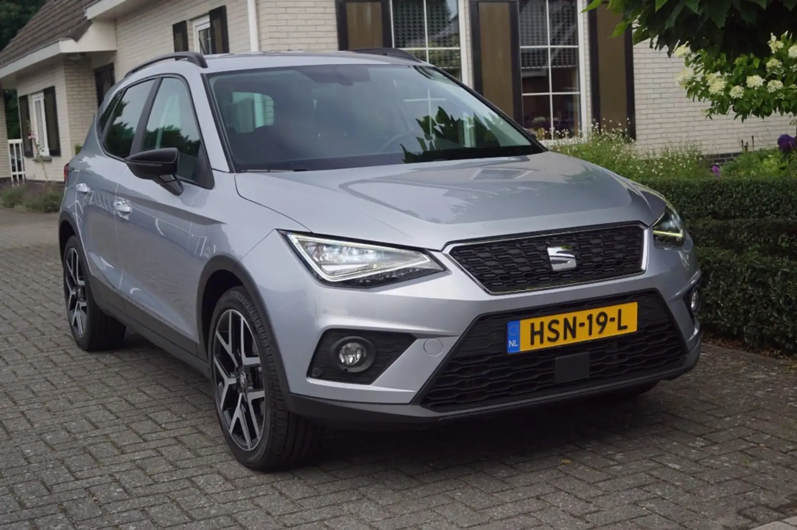 SEAT Arona 1.0 TSI (110pk) LED/Beats/Camera/ACC/18 inch/Keyle Argento - 1