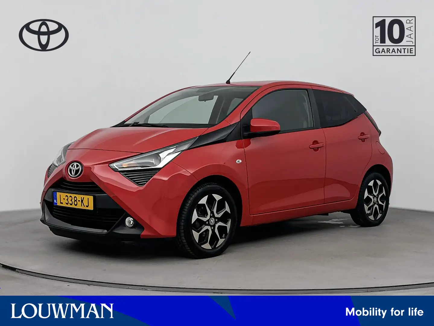 Toyota Aygo 1.0 VVT-i x-joy X-Shift automaat | Carplay | Autom Rood - 1