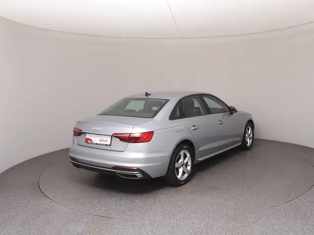 Audi A4 view 4