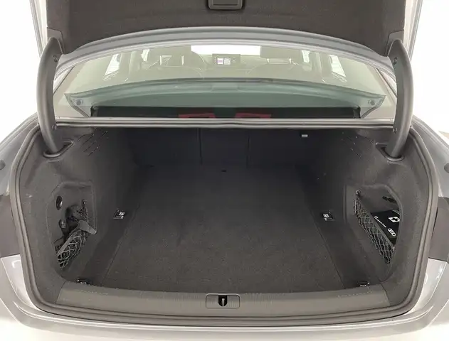 Audi A4 view 7