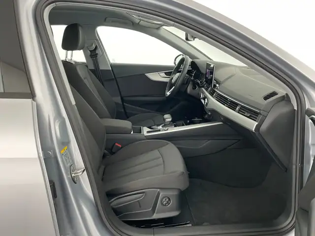 Audi A4 view 10