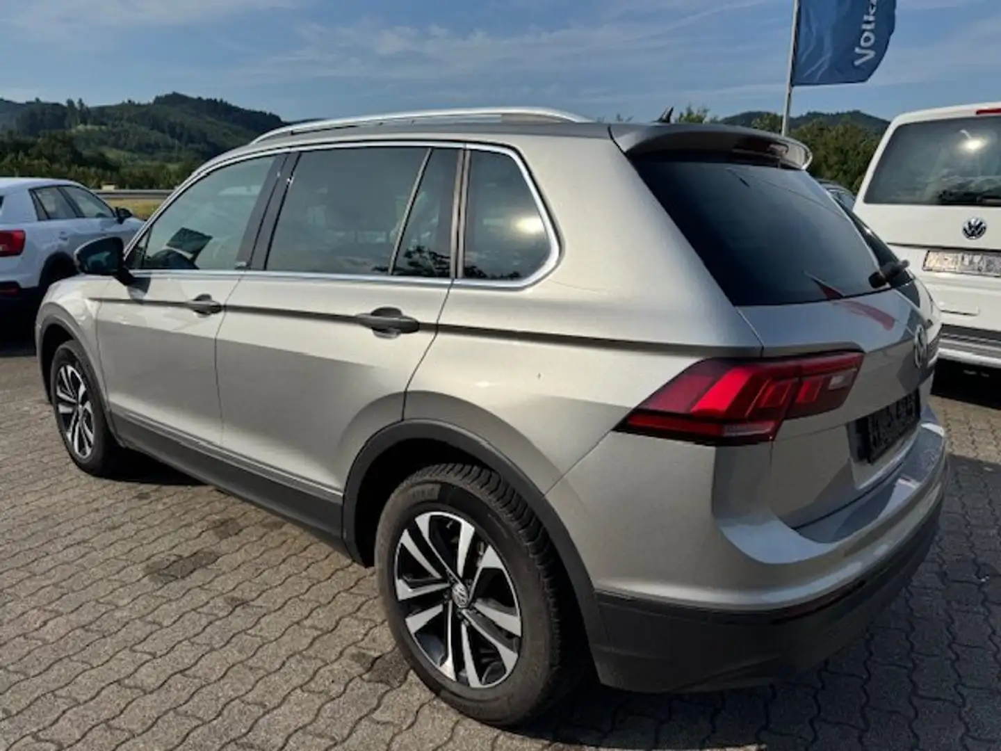 Volkswagen Tiguan 2.0 TDI SCR 4Motion DSG United Grau - 2