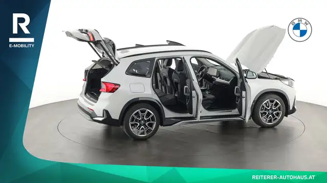 BMW Ix1 view 12