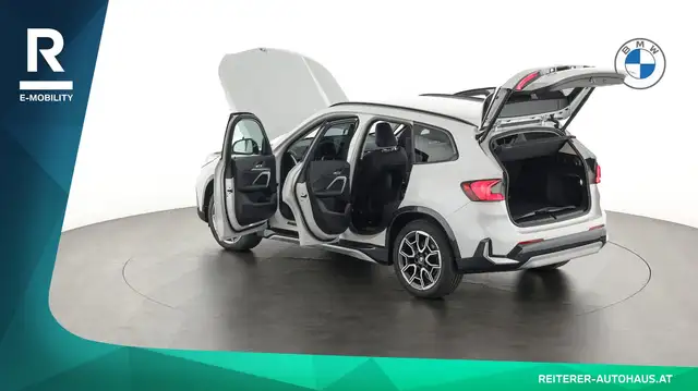 BMW Ix1 view 10