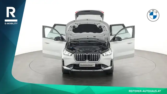 BMW Ix1 view 8