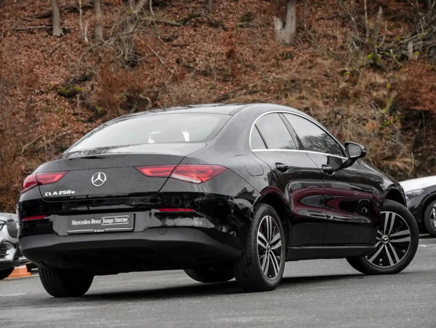 Mercedes-Benz CLA 250 e Coupé Distr+Cam+LED+Navi+Totw+Wide+PTS Schwarz - 2