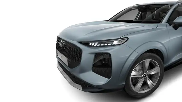 Audi Q3 view 8