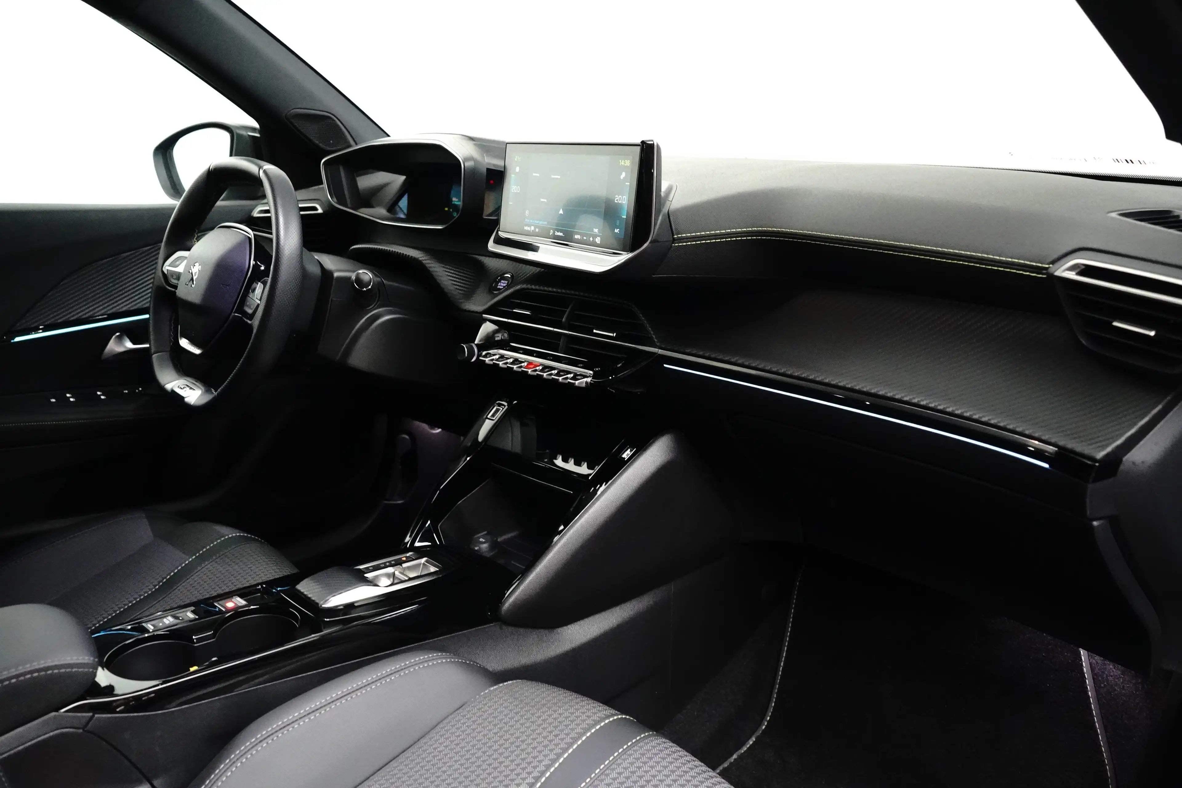 Peugeot e-2008 EV GT 50 kWh | Achteruitrijcamera | Afwijkende dak — photo 8