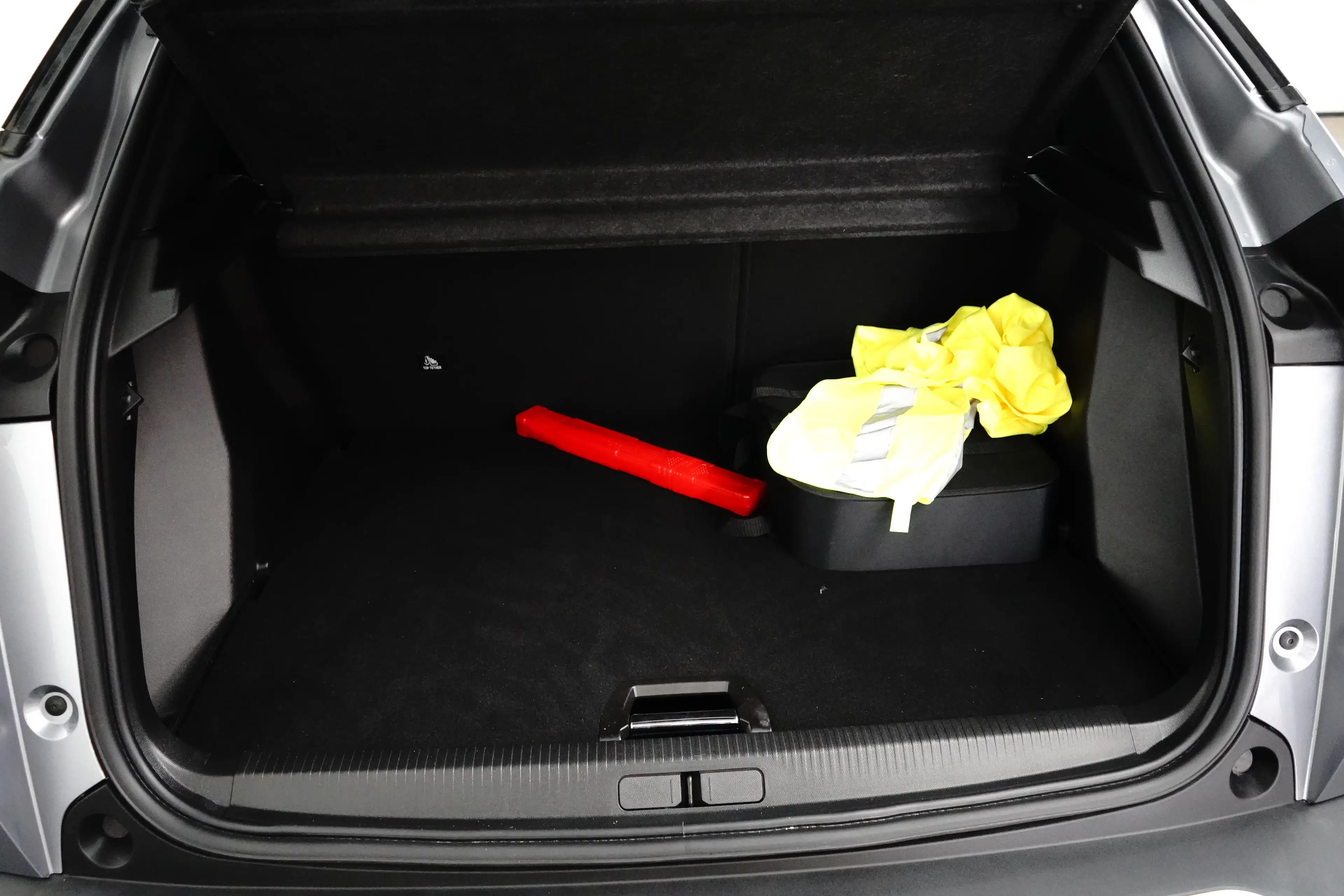 Peugeot e-2008 EV GT 50 kWh | Achteruitrijcamera | Afwijkende dak — photo 15