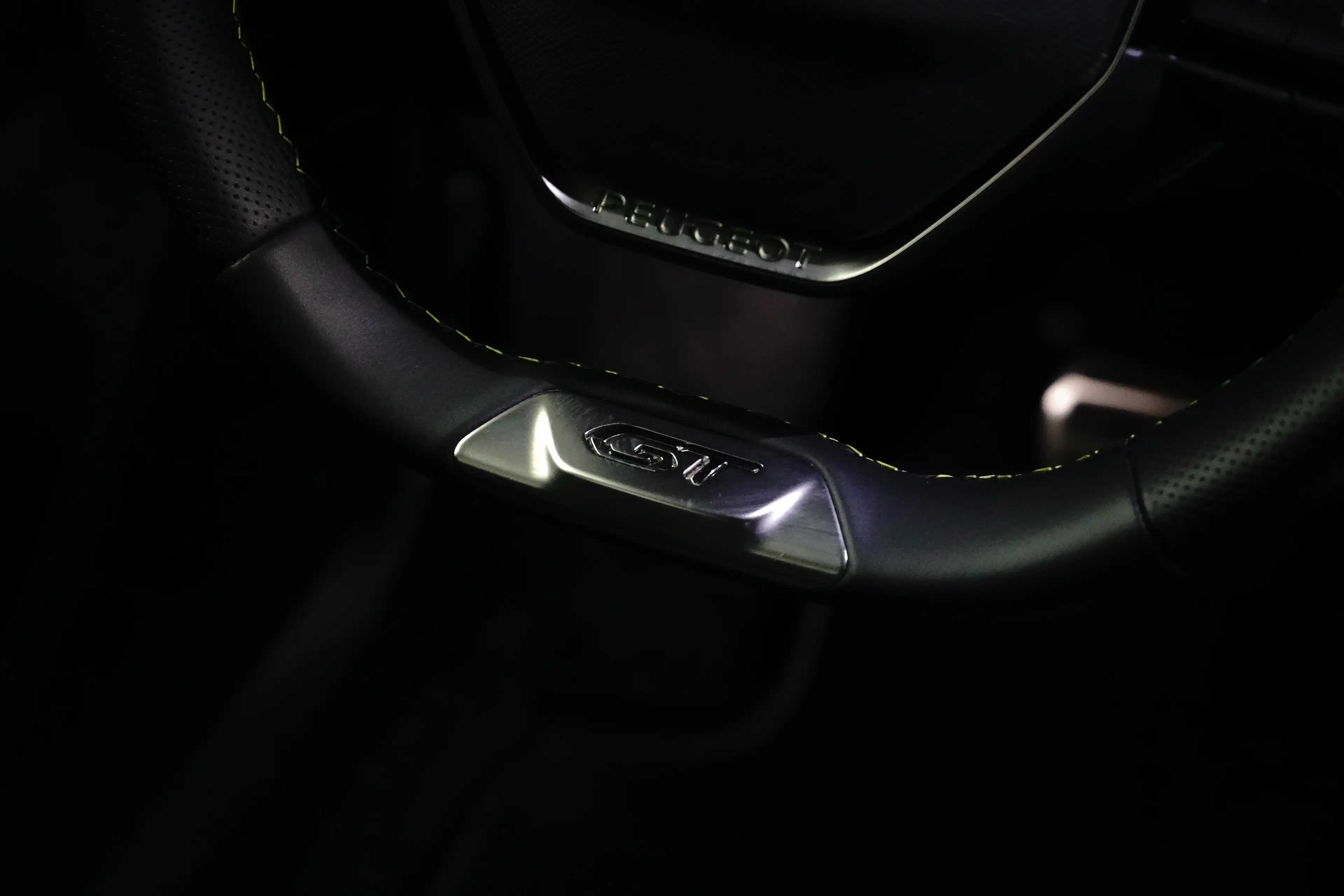 Peugeot e-2008 EV GT 50 kWh | Achteruitrijcamera | Afwijkende dak — photo 14