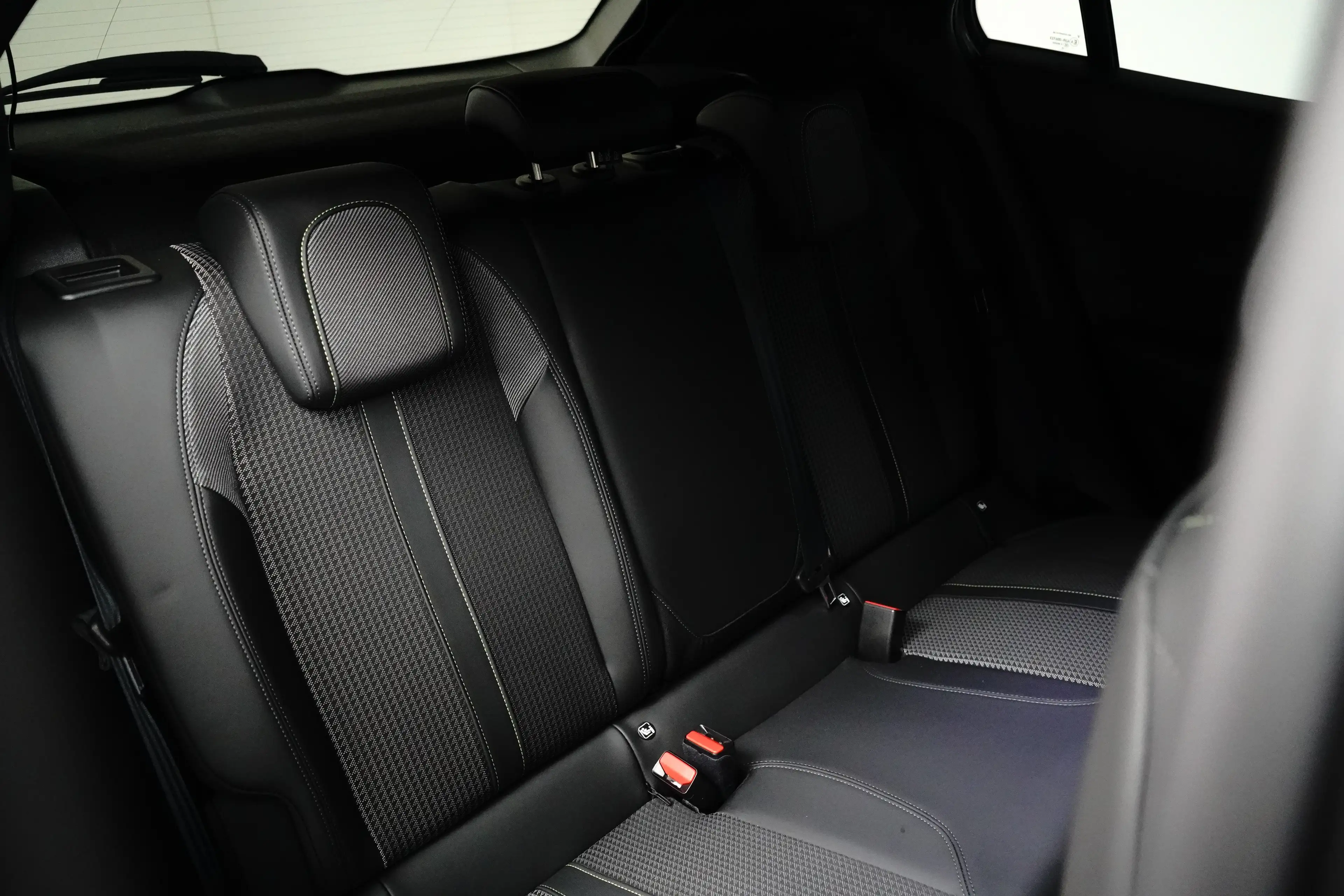 Peugeot e-2008 EV GT 50 kWh | Achteruitrijcamera | Afwijkende dak — photo 9