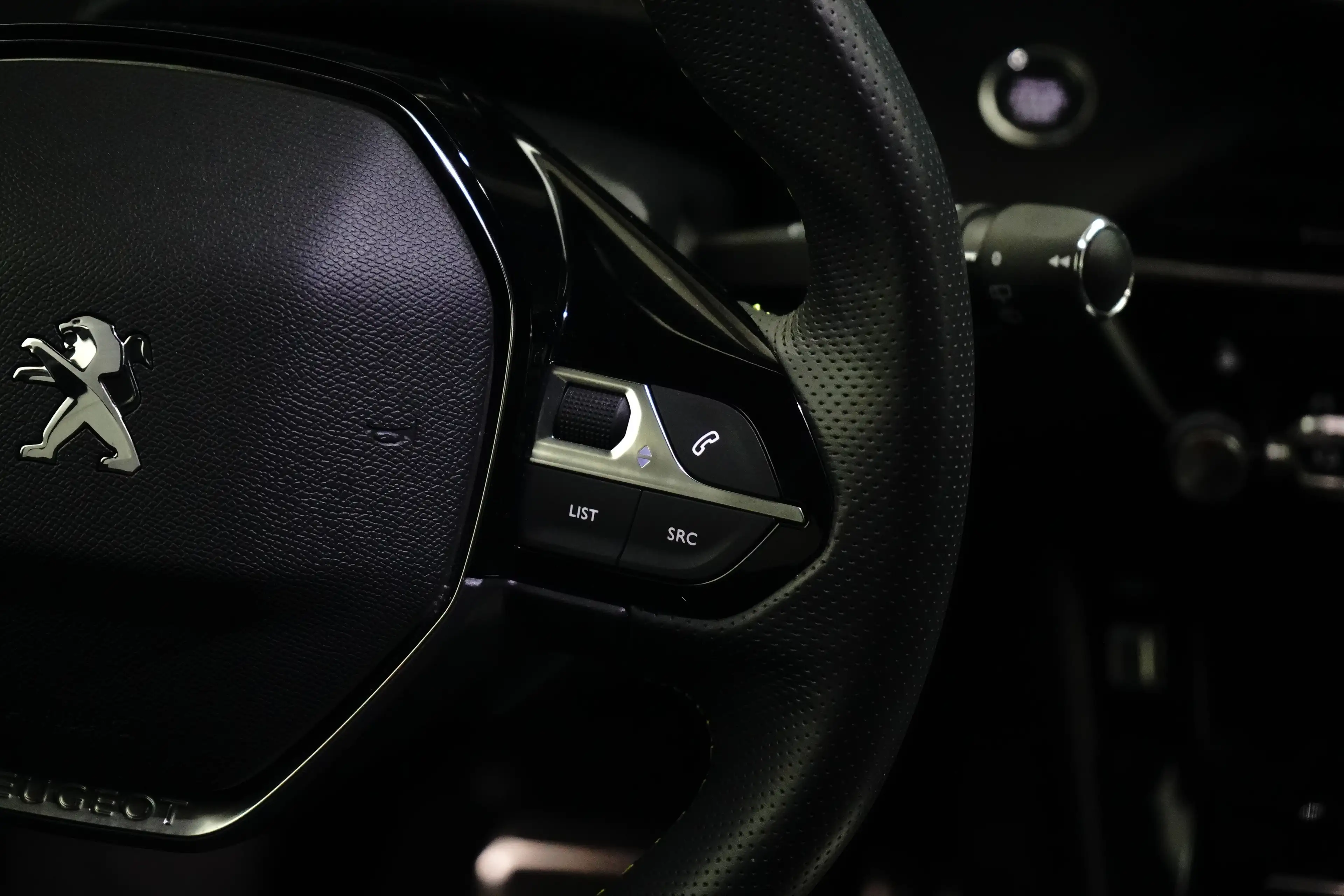 Peugeot e-2008 EV GT 50 kWh | Achteruitrijcamera | Afwijkende dak — photo 13