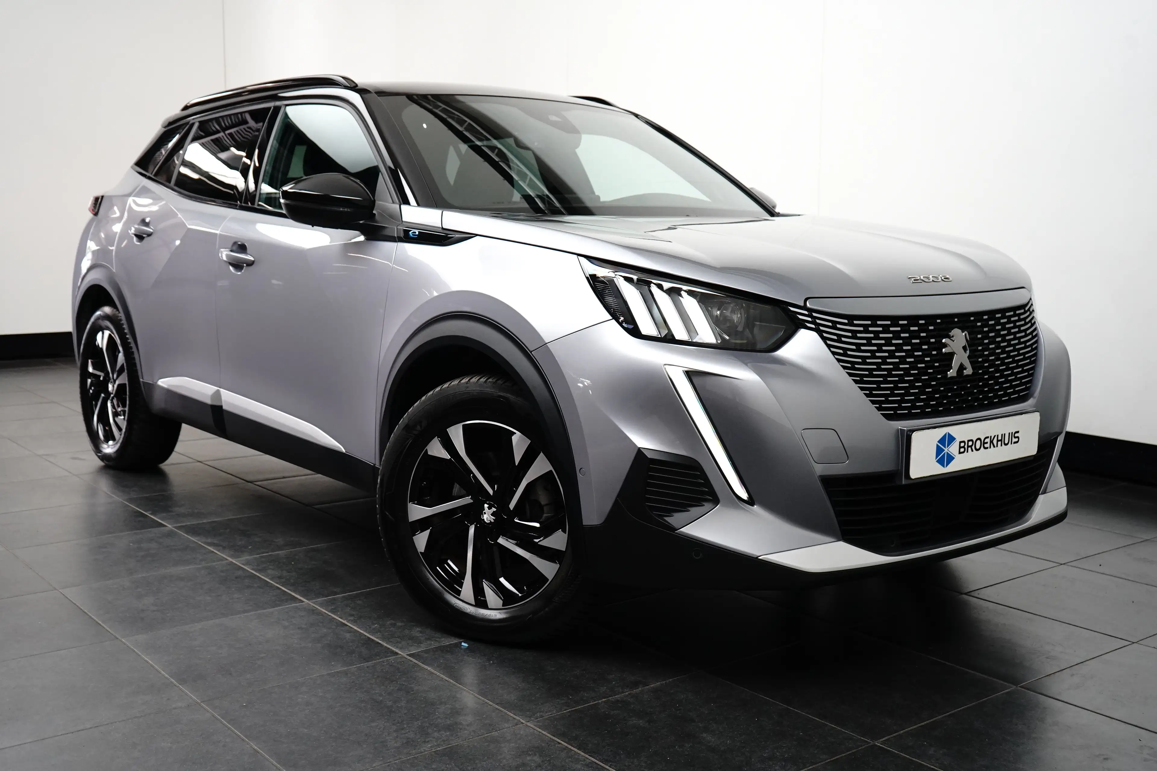 Peugeot e-2008 EV GT 50 kWh | Achteruitrijcamera | Afwijkende dak — photo 3