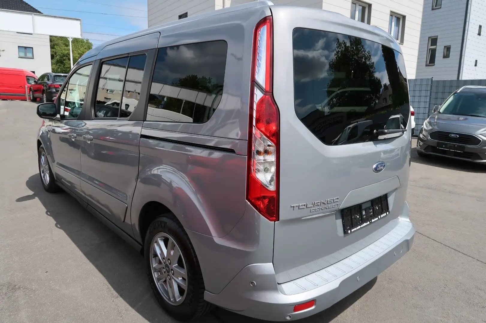 Ford Grand Tourneo Connect Titanium # Automatik Срібний - 2