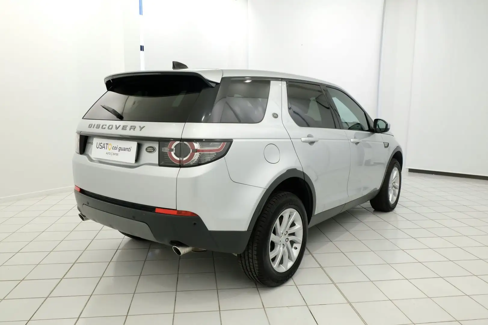 Land Rover Discovery Sport 2.0 TD4 150 CV SE Stříbrná - 2