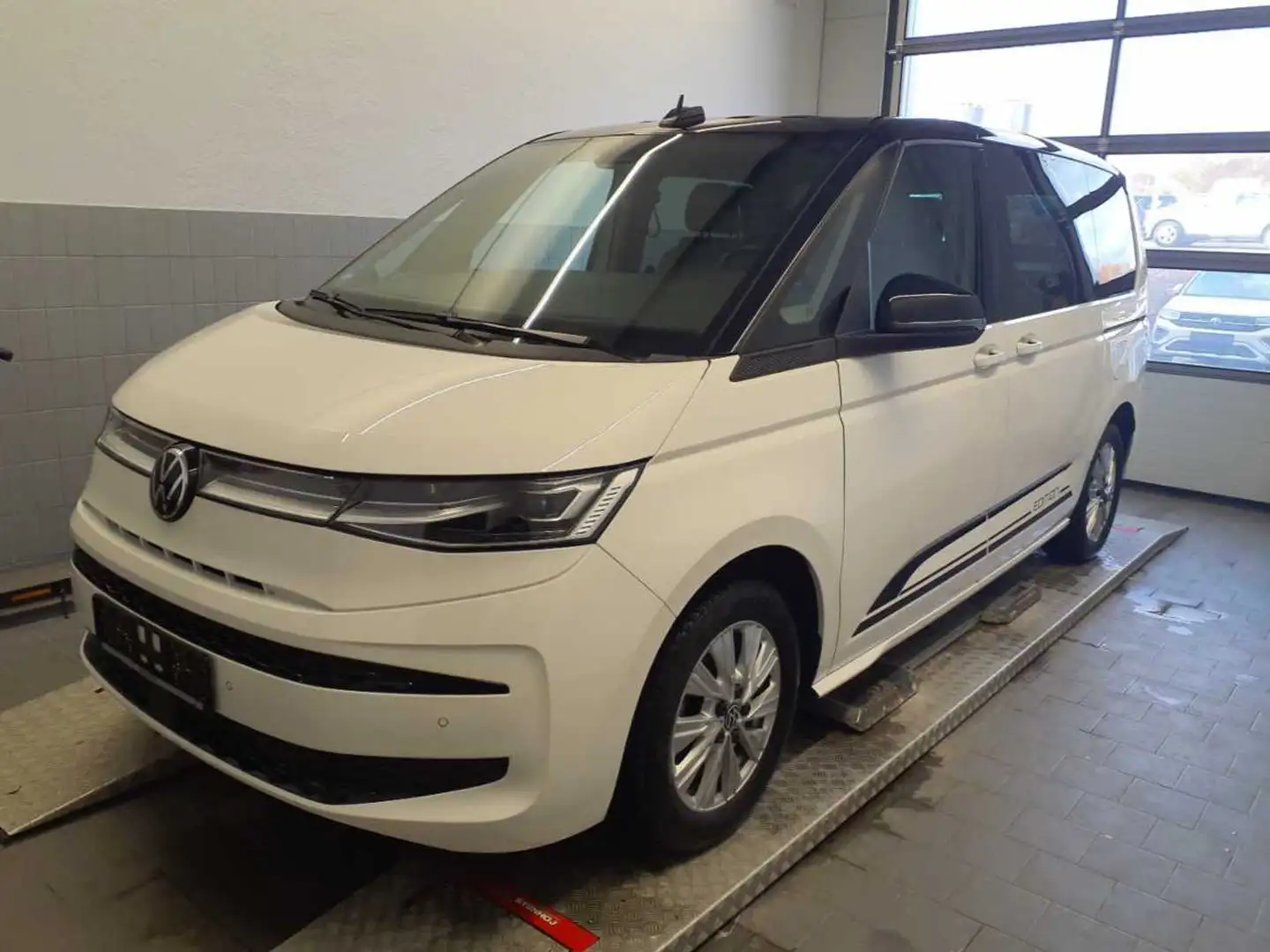 Volkswagen T7 Multivan Edition 2.0 TDI RearView IQ.Light AHK Sitzh 7 Sitz Weiß - 2