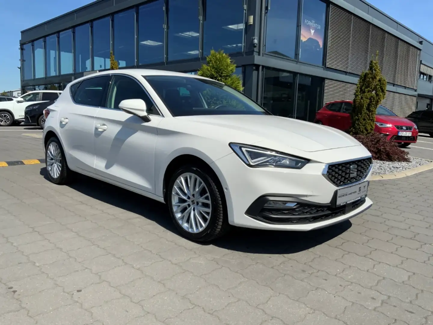 SEAT Leon Xcellence 1.4E-Hyb DSG+DAB+ Tempomat+Sitzhzg Weiß - 2