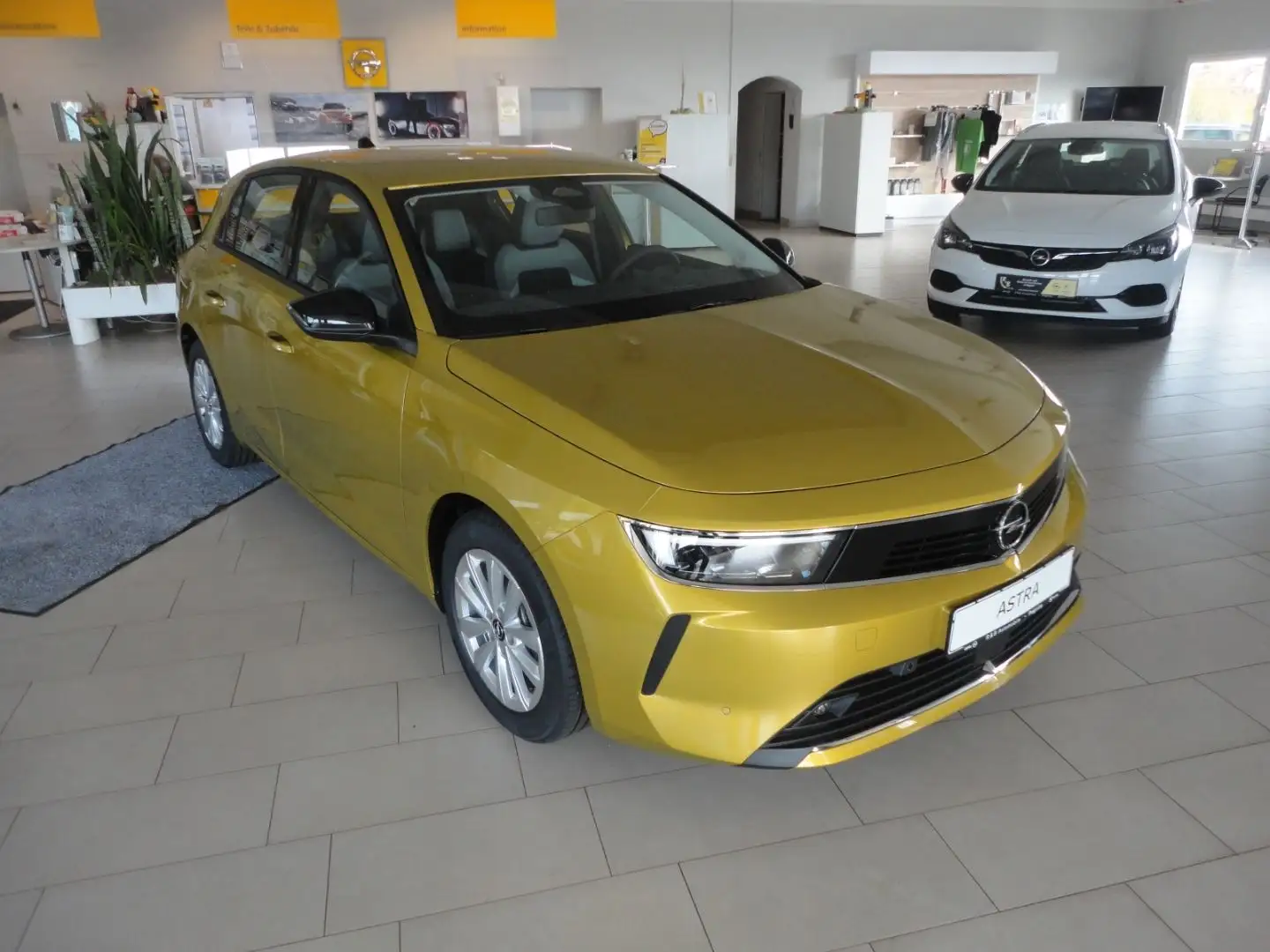 Opel Astra Edition 1.2 Turbo EU6d Żółty - 1