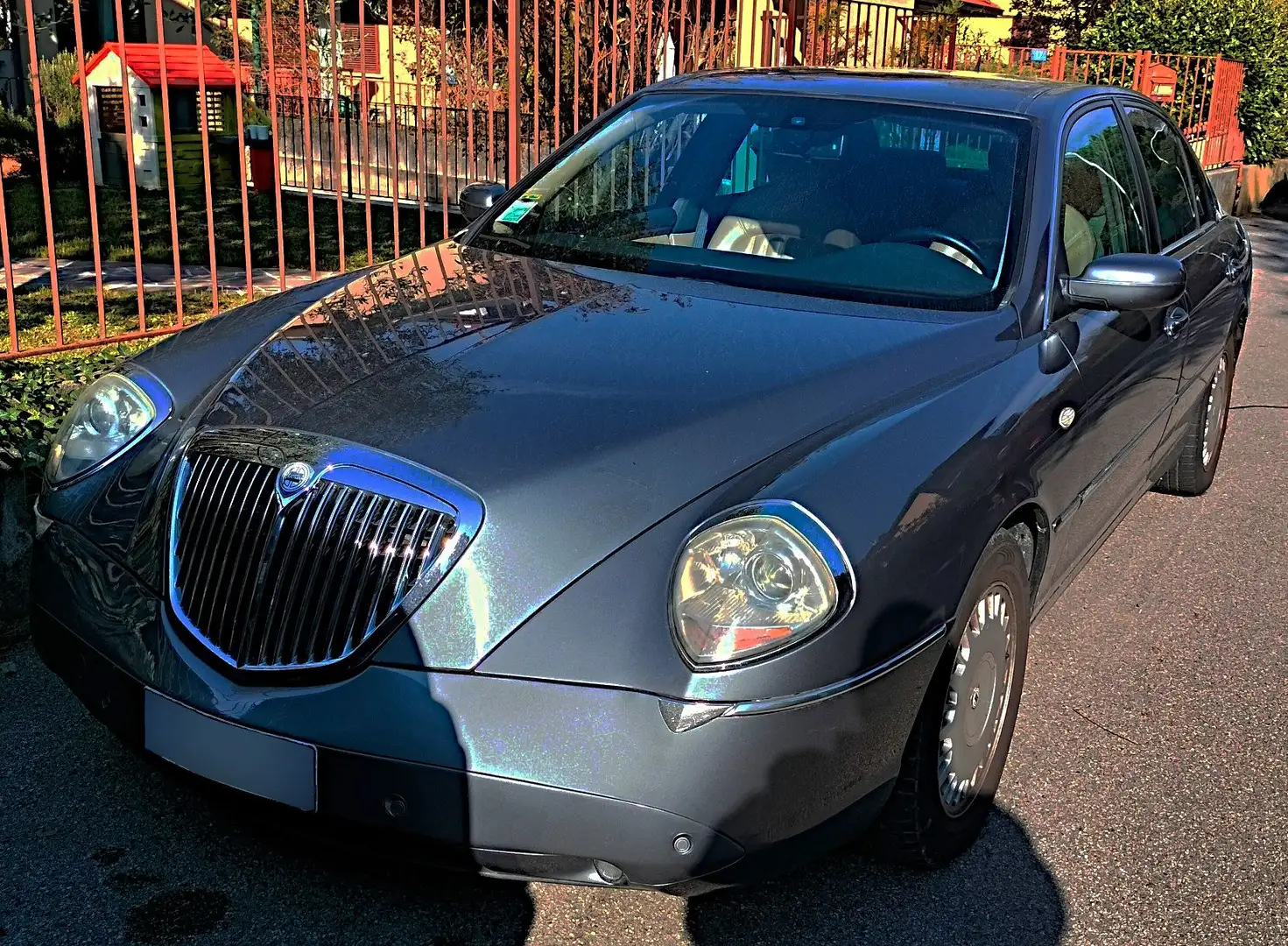 Lancia Thesis Thesis 2.4 jtd 20v Emblema Gris - 1