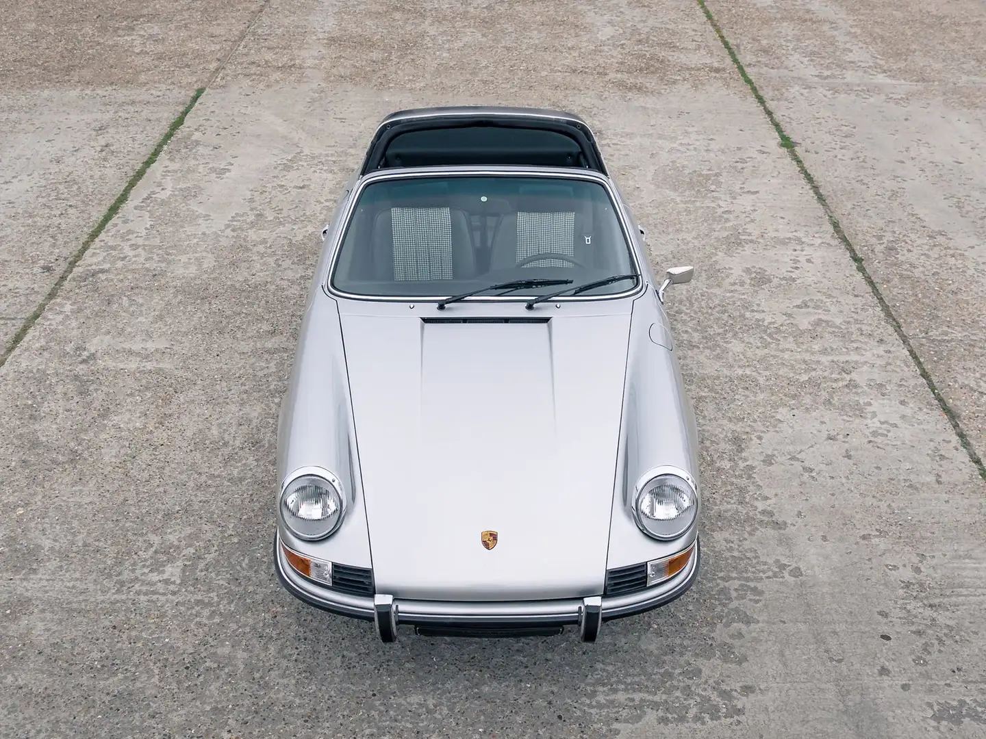 Porsche 911 2.4T Targa | Extensively restored Argent - 2