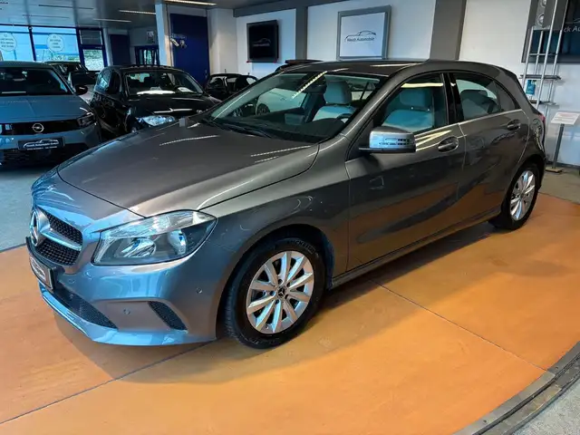 Mercedes-Benz A 180 BlueEfficiency /Autom./24TKM/2.Hd/SHZ/Navi
