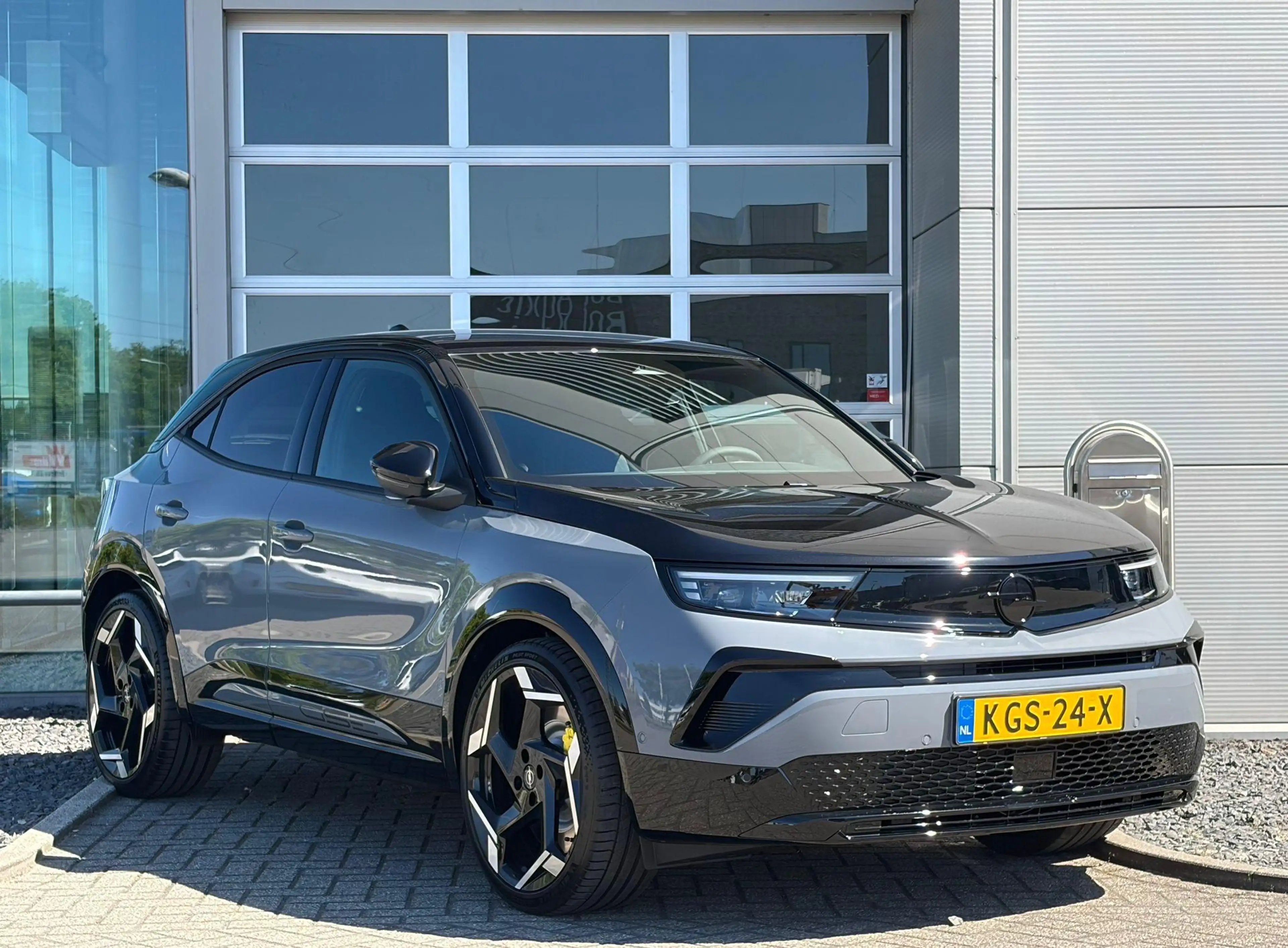 Opel Mokka-E Electric GSE 54 kWh | 281 pk | Navigatie | Sportst — photo 2